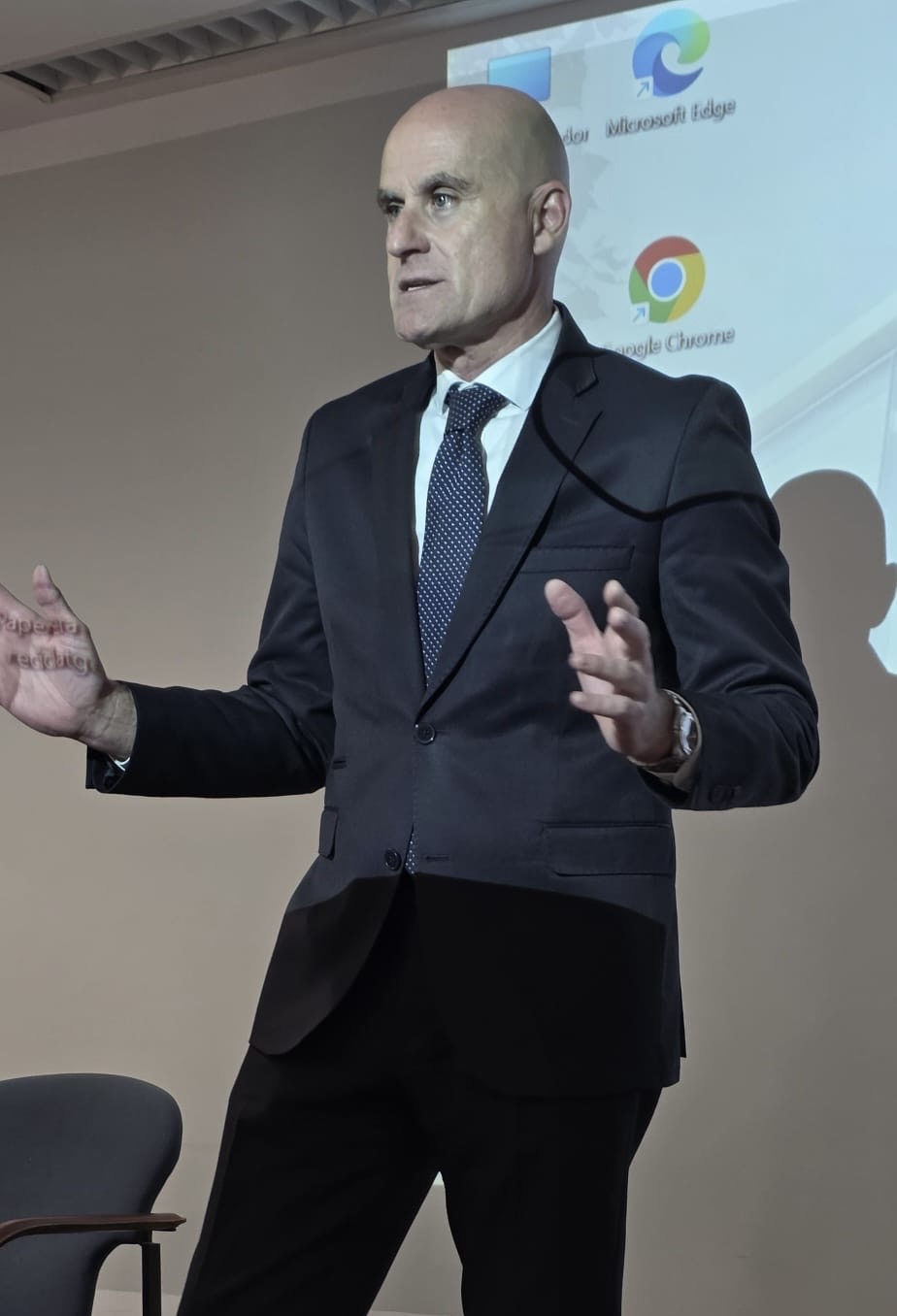 Dr. Oscar Vidal